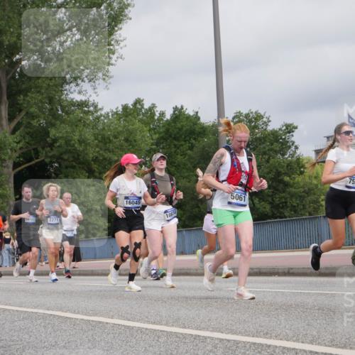 29.06.2025 - hella hamburg halbmarathon Luisa Fischer http://msf.ph/oto/8442947 29.06.2025 10:24:39 Kennedybrücke 107, 2271, 94997, 9499, 1401, 18170, 16045, 10874, 5061, 7522, 1401, 2271, 2635, 3122, 3817, 4786, 5061, 5395, 5493, 5957, 6086, 7228, 7522, 7781, 8095, 9499, 9624, 10374, 10874 meine-sportfotos.de