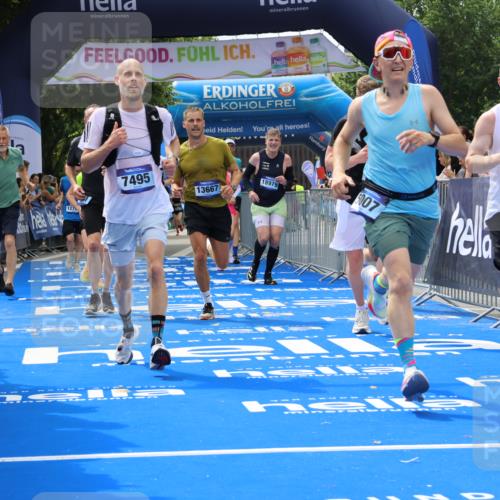29.06.2025 - hella hamburg halbmarathon Strokosch-Dieckow http://msf.ph/oto/8443002 29.06.2025 10:40:10 Ziel 2826, 3547, 4381, 5007, 5409, 5410, 5508, 5803, 5916, 7495, 8465, 8933, 10968, 11731, 12704, 13514, 13667, 14699, 15424, 18614, 18979 meine-sportfotos.de