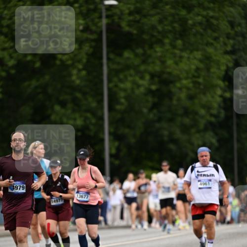 29.06.2025 - hella hamburg halbmarathon Dr. Thomas Lammeyer http://msf.ph/oto/8443006 29.06.2025 10:57:29 Kennedybrücke 2291, 2420, 2983, 4595, 6604, 7032, 7039, 7511, 7690, 9368, 10080, 10417, 10490, 10568, 10879, 10981, 11268 meine-sportfotos.de