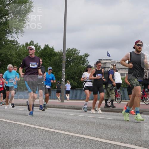 29.06.2025 - hella hamburg halbmarathon Luisa Fischer http://msf.ph/oto/8443016 29.06.2025 10:24:48 Kennedybrücke 9369, 95, 15104, 4697, 18851, 3770, 1305, 10374, 1072, 1191, 1250, 1401, 2315, 2353, 3606, 3770, 3817, 4697, 5122, 5493, 5759, 6086, 7075, 8286, 9369, 9499, 9532, 10019, 10125, 10374 meine-sportfotos.de