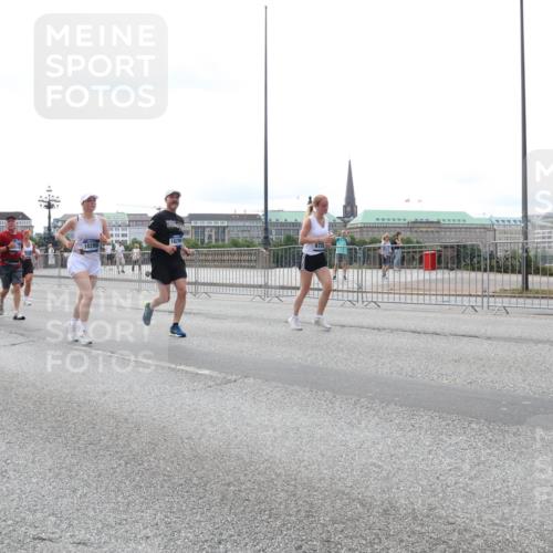 29.06.2025 - hella hamburg halbmarathon Lena Gebhardt http://msf.ph/oto/8443021 29.06.2025 10:29:39 Lombardsbrücke 11269, 1829, 18298, 1063, 1230, 1661, 1694, 2302, 2699, 3179, 3311, 3524, 4349, 4373, 4395, 4580, 5350, 6285, 6725, 7449, 7517, 7832, 8388, 8812, 8941, 9095, 9714, 9937, 10198, 10322, 10641, 10808, 10996, 11249, 11269, 11376, 11444, 11634, 11792, 11803, 11989, 12086, 12216, 12227, 12305, 12958, 13031, 13090, 13382, 13810, 14644, 15266, 16306, 16659, 16662, 16673, 16676, 17496, 17529, 17945, 18298, 18299, 18385, 18414 meine-sportfotos.de