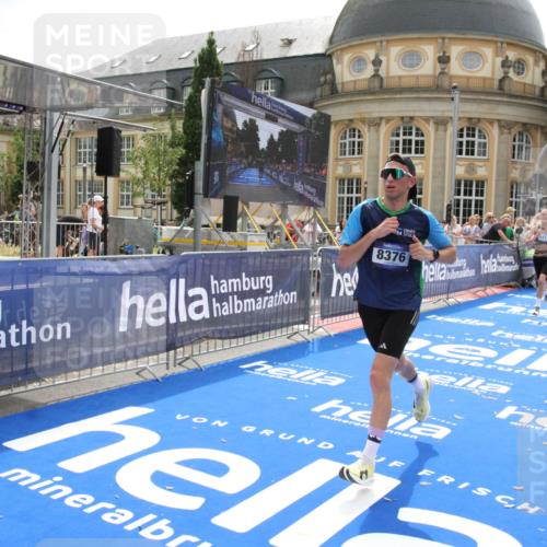 29.06.2025 - hella hamburg halbmarathon Michael Strokosch http://msf.ph/oto/8443031 29.06.2025 10:25:17 Ziel 8376, 11994, 13913, 14113, 16484 meine-sportfotos.de