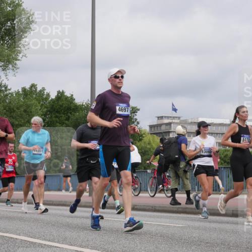29.06.2025 - hella hamburg halbmarathon Luisa Fischer http://msf.ph/oto/8443032 29.06.2025 10:24:49 Kennedybrücke 11117, 9369, 95, 15104, 10351, 4697, 13093, 5122, 1072, 1191, 1250, 1401, 2315, 2353, 2815, 3606, 3770, 4697, 5122, 5493, 5759, 6086, 7075, 8286, 9369, 9499, 9532, 10019, 10125, 10374 meine-sportfotos.de