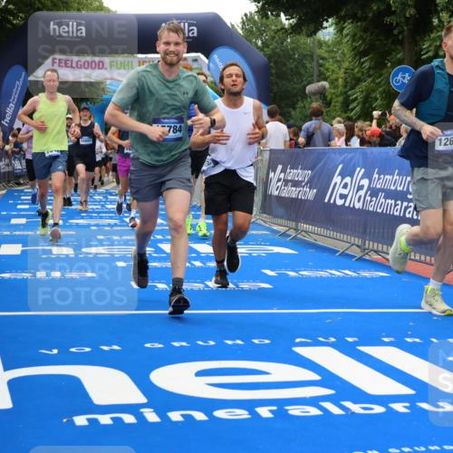 29.06.2025 - hella hamburg halbmarathon Strokosch-Dieckow http://msf.ph/oto/8443036 29.06.2025 10:49:24 Ziel 1342, 1476, 2592, 2596, 2878, 4183, 4185, 6158, 8437, 8689, 8813, 10189, 11339, 11779, 11819, 12094, 12670, 13269, 14526, 14838, 15422, 15784, 15857, 15894, 15966, 16891, 18476, 18887, 18960 meine-sportfotos.de
