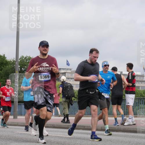 29.06.2025 - hella hamburg halbmarathon Luisa Fischer http://msf.ph/oto/8443056 29.06.2025 10:24:50 Kennedybrücke 2353, 95, 15104, 15, 9369, 3770, 1072, 1191, 1250, 1401, 2315, 2353, 2815, 3606, 3770, 4697, 5122, 5412, 5493, 5759, 7075, 8286, 9326, 9369, 9483, 9499, 9532, 10019, 10125, 10374 meine-sportfotos.de