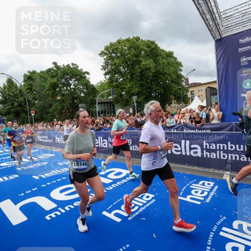 29.06.2025 - hella hamburg halbmarathon Zöllner http://msf.ph/oto/8443074 29.06.2025 10:56:46 Ziel 3836, 4152, 6416, 6759, 7646, 8744, 8825, 8996, 9488, 11083, 11870, 14369, 14461, 15134, 15431, 15712, 16043, 16121, 17133, 17259, 18340, 18634, 18899 meine-sportfotos.de