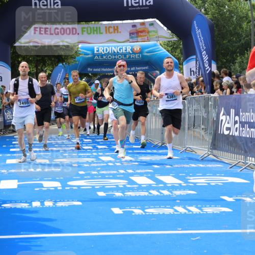 29.06.2025 - hella hamburg halbmarathon Strokosch-Dieckow http://msf.ph/oto/8443078 29.06.2025 10:40:08 Ziel 2826, 3547, 4381, 5007, 5050, 5409, 5410, 5508, 5803, 5916, 6080, 7495, 8465, 8933, 10968, 11731, 12091, 12704, 13514, 13667, 14699, 15424, 17973, 18614, 18979 meine-sportfotos.de