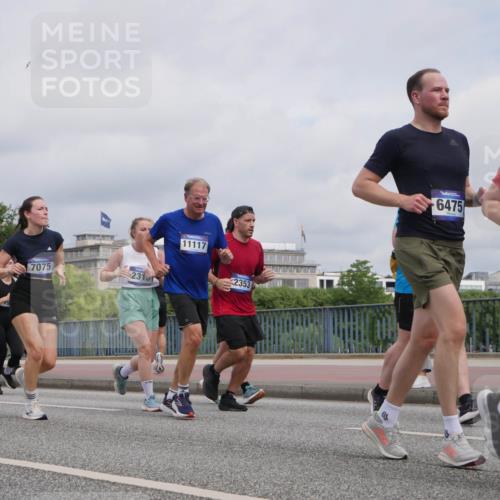 29.06.2025 - hella hamburg halbmarathon Luisa Fischer http://msf.ph/oto/8443085 29.06.2025 10:24:53 Kennedybrücke 7075, 231, 11117, 2353, 6475, 30, 95, 1072, 1191, 1250, 1958, 2315, 2353, 2529, 2815, 2841, 3606, 3770, 4697, 5122, 5412, 5641, 5759, 6103, 7075, 7672, 8286, 8959, 9326, 9369, 9483, 9532, 10019, 10125, 10787 meine-sportfotos.de
