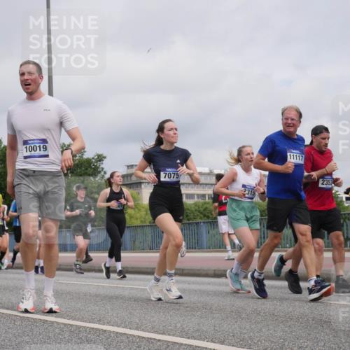 29.06.2025 - hella hamburg halbmarathon Luisa Fischer http://msf.ph/oto/8443093 29.06.2025 10:24:53 Kennedybrücke 14059, 14118, 10019, 7075, 2315, 11117, 2353, 1072, 1191, 1250, 1958, 2315, 2353, 2529, 2815, 2841, 3606, 3770, 4697, 5122, 5412, 5641, 5759, 6103, 7075, 7672, 8286, 8959, 9326, 9369, 9483, 9532, 10019, 10125, 10787 meine-sportfotos.de