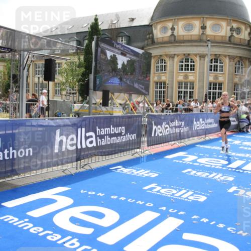 29.06.2025 - hella hamburg halbmarathon Michael Strokosch http://msf.ph/oto/8443097 29.06.2025 10:25:18 Ziel 8376, 11994, 13913, 14113, 16484 meine-sportfotos.de
