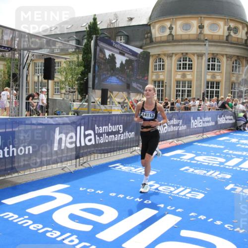 29.06.2025 - hella hamburg halbmarathon Michael Strokosch http://msf.ph/oto/8443111 29.06.2025 10:25:19 Ziel 8376, 11994, 14113, 16484 meine-sportfotos.de
