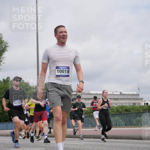 29.06.2025 - hella hamburg halbmarathon Luisa Fischer http://msf.ph/oto/8443112 29.06.2025 10:24:54 Kennedybrücke 12041, 10125, 10019, 23, 7961, 1072, 1191, 1250, 1958, 2315, 2353, 2529, 2815, 2841, 3606, 3770, 3826, 4046, 5122, 5412, 5641, 5759, 6103, 7075, 7672, 8959, 9326, 9369, 9483, 9532, 10019, 10125, 10787 meine-sportfotos.de