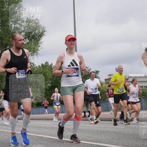 29.06.2025 - hella hamburg halbmarathon Luisa Fischer http://msf.ph/oto/8443132 29.06.2025 10:24:55 Kennedybrücke 10787, 8959, 5759, 948, 2815, 23, 14118, 1191, 10, 1072, 1158, 1191, 1250, 1958, 2315, 2353, 2529, 2815, 2841, 3606, 3770, 3826, 4046, 5412, 5641, 5759, 6103, 7075, 7672, 8896, 8959, 9326, 9483, 9532, 9635, 10019, 10125, 10787 meine-sportfotos.de