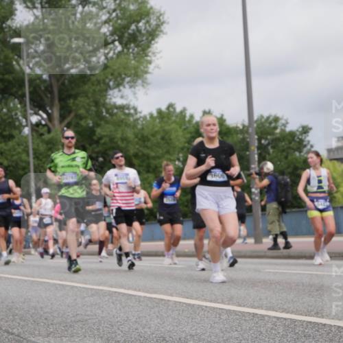 29.06.2025 - hella hamburg halbmarathon Luisa Fischer http://msf.ph/oto/8443154 29.06.2025 10:24:57 Kennedybrücke 10767, 3606, 1072, 1158, 1191, 1250, 1668, 1958, 2315, 2353, 2529, 2815, 2841, 3606, 3825, 3826, 4046, 5412, 5641, 5759, 6103, 7075, 7672, 8860, 8896, 8959, 9002, 9326, 9483, 9635, 10019, 10125, 10787 meine-sportfotos.de