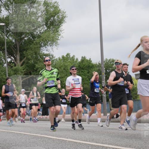 29.06.2025 - hella hamburg halbmarathon Luisa Fischer http://msf.ph/oto/8443164 29.06.2025 10:24:58 Kennedybrücke 5641, 1158, 72, 8896, 10787, 9635, 3825, 8959, 103, 2529, 26, 3606, 1072, 1158, 1191, 1250, 1668, 1958, 2529, 2815, 2841, 3606, 3825, 3826, 4046, 5412, 5641, 5759, 6103, 7672, 8860, 8896, 8959, 9002, 9326, 9483, 9635, 10019, 10125, 10787 meine-sportfotos.de