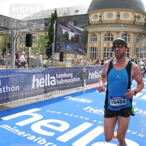 29.06.2025 - hella hamburg halbmarathon Michael Strokosch http://msf.ph/oto/8443235 29.06.2025 10:25:22 Ziel 12067, 16484 meine-sportfotos.de