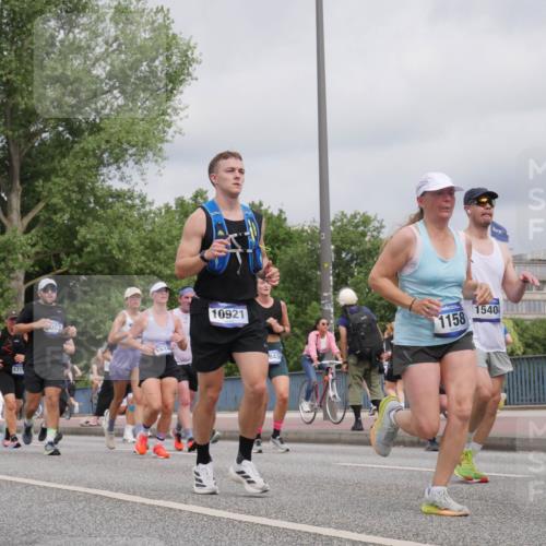 29.06.2025 - hella hamburg halbmarathon Luisa Fischer http://msf.ph/oto/8443240 29.06.2025 10:25:04 Kennedybrücke 171, 002, 10921, 843, 1158, 1540, 1158, 1668, 1958, 2009, 2529, 2841, 3825, 3826, 4046, 4289, 5641, 6103, 7375, 7612, 7672, 8431, 8860, 8896, 8959, 9002, 9062, 9327, 9635, 10787 meine-sportfotos.de