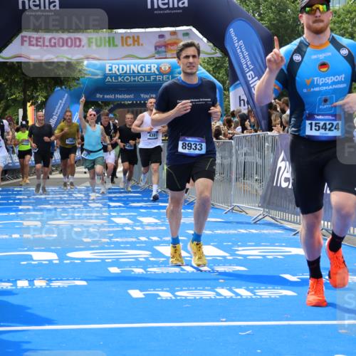 29.06.2025 - hella hamburg halbmarathon Strokosch-Dieckow http://msf.ph/oto/8443243 29.06.2025 10:40:06 Ziel 2826, 3547, 4381, 5007, 5050, 5409, 5410, 5508, 5916, 6080, 7495, 8465, 8933, 10968, 11731, 12091, 12704, 13514, 13667, 15424, 17973, 18979 meine-sportfotos.de