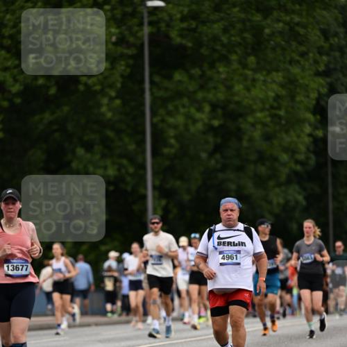 29.06.2025 - hella hamburg halbmarathon Dr. Thomas Lammeyer http://msf.ph/oto/8443247 29.06.2025 10:57:31 Kennedybrücke 2291, 2420, 2983, 4595, 6044, 7032, 7039, 7690, 7890, 8414, 9368, 10080, 10417, 10490, 10568, 10879, 10981, 11268 meine-sportfotos.de