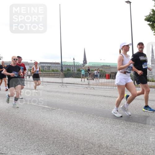 29.06.2025 - hella hamburg halbmarathon Lena Gebhardt http://msf.ph/oto/8443268 29.06.2025 10:29:41 Lombardsbrücke 12218, 1269, 1829, 1063, 1230, 1661, 1694, 2302, 2699, 3179, 3311, 3524, 4349, 4373, 4395, 4580, 5350, 6285, 6725, 7449, 7517, 7832, 8388, 8812, 8941, 9095, 9714, 9937, 10322, 10641, 10808, 10996, 11249, 11269, 11376, 11444, 11634, 11792, 11803, 11989, 12086, 12216, 12227, 12305, 12537, 12958, 13031, 13382, 13810, 14644, 15266, 16306, 16659, 16662, 16673, 16676, 17496, 17529, 17945, 18298, 18299, 18385, 18414 meine-sportfotos.de