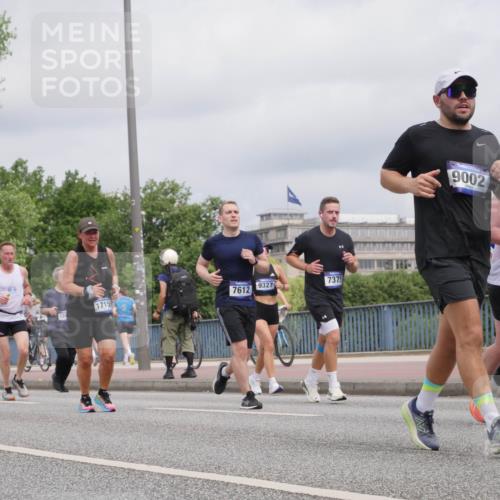 29.06.2025 - hella hamburg halbmarathon Luisa Fischer http://msf.ph/oto/8443283 29.06.2025 10:25:08 Kennedybrücke 19008, 17159, 7612, 9327, 7375, 9002, 1158, 1269, 1668, 2009, 3825, 4289, 4375, 7375, 7612, 8431, 8860, 8896, 9002, 9062, 9327, 9635, 9788, 10167 meine-sportfotos.de