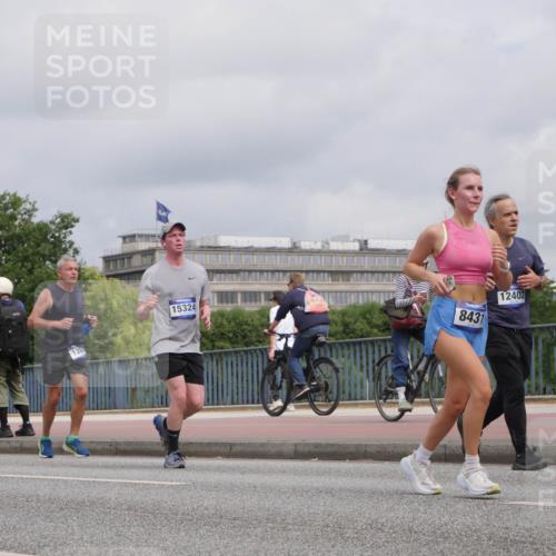 29.06.2025 - hella hamburg halbmarathon Luisa Fischer http://msf.ph/oto/8443333 29.06.2025 10:25:12 Kennedybrücke 15324, 1269, 8431, 12402, 1269, 1963, 2009, 2919, 4289, 4375, 4376, 6676, 7375, 7612, 8431, 8884, 8954, 9062, 9327, 9788, 10167 meine-sportfotos.de