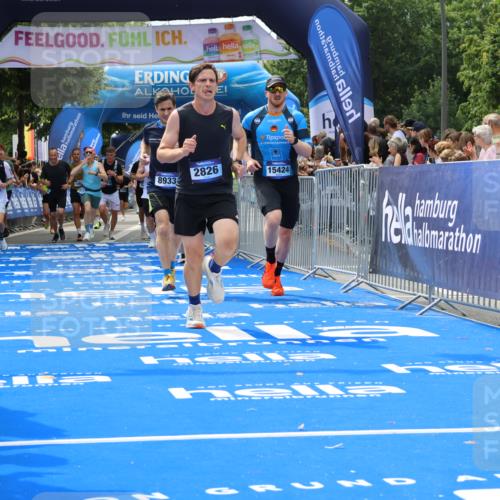 29.06.2025 - hella hamburg halbmarathon Strokosch-Dieckow http://msf.ph/oto/8443334 29.06.2025 10:40:05 Ziel 2826, 3547, 4381, 5007, 5050, 5375, 5409, 5508, 5916, 6080, 7495, 8933, 10968, 11731, 12091, 13514, 13667, 15424, 17973, 18979 meine-sportfotos.de