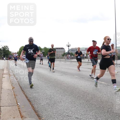 29.06.2025 - hella hamburg halbmarathon Lena Gebhardt http://msf.ph/oto/8443339 29.06.2025 10:29:41 Lombardsbrücke 661, 12086, 1209, 1063, 1230, 1661, 1694, 2302, 2699, 3179, 3311, 3524, 4349, 4373, 4395, 4580, 5350, 6285, 6725, 7449, 7517, 7832, 8388, 8812, 8941, 9095, 9714, 9937, 10322, 10641, 10808, 10996, 11249, 11269, 11376, 11444, 11634, 11792, 11803, 11989, 12086, 12216, 12227, 12305, 12537, 12958, 13031, 13382, 13810, 14644, 15266, 16306, 16659, 16662, 16673, 16676, 17496, 17529, 17945, 18298, 18299, 18385, 18414 meine-sportfotos.de