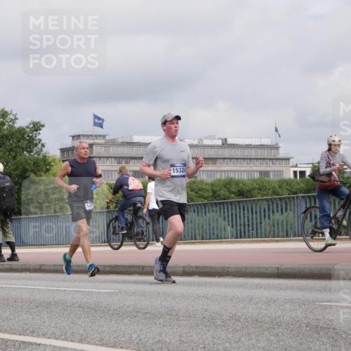 29.06.2025 - hella hamburg halbmarathon Luisa Fischer http://msf.ph/oto/8443341 29.06.2025 10:25:13 Kennedybrücke 126, 15324, 1269, 1294, 1963, 2009, 2063, 2919, 4375, 4376, 6676, 7375, 7612, 8431, 8884, 8954, 9327, 9788, 10167 meine-sportfotos.de