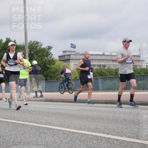 29.06.2025 - hella hamburg halbmarathon Luisa Fischer http://msf.ph/oto/8443349 29.06.2025 10:25:13 Kennedybrücke 6676, 10167, 1678, 9788, 12, 15324, 1269, 1294, 1963, 2009, 2063, 2919, 4375, 4376, 6676, 7375, 7612, 8431, 8884, 8954, 9327, 9788, 10167 meine-sportfotos.de