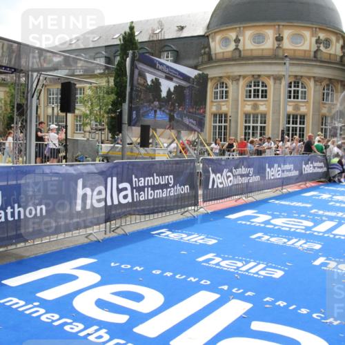 29.06.2025 - hella hamburg halbmarathon Michael Strokosch http://msf.ph/oto/8443350 29.06.2025 10:25:29 Ziel 12067 meine-sportfotos.de