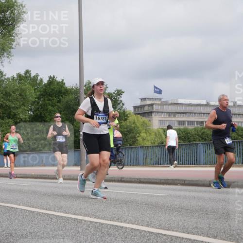 29.06.2025 - hella hamburg halbmarathon Luisa Fischer http://msf.ph/oto/8443354 29.06.2025 10:25:14 Kennedybrücke 140, 6676, 10167, 16781, 128, 1269, 1294, 1963, 2009, 2063, 2919, 3172, 4375, 4376, 6676, 7375, 8431, 8884, 8954, 9327, 9788, 10167 meine-sportfotos.de