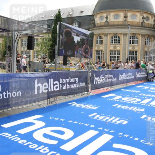 29.06.2025 - hella hamburg halbmarathon Michael Strokosch http://msf.ph/oto/8443357 29.06.2025 10:25:34 Ziel 13346 meine-sportfotos.de