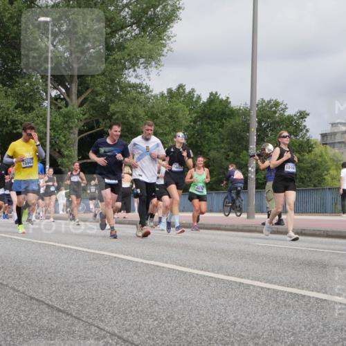 29.06.2025 - hella hamburg halbmarathon Luisa Fischer http://msf.ph/oto/8443367 29.06.2025 10:25:15 Kennedybrücke 14525, 3172, 10902, 2919, 22, 14055, 6676, 1016, 9788, 10, 1269, 1294, 1963, 2009, 2063, 2919, 3172, 4375, 4376, 6676, 8431, 8884, 8954, 9327, 9788, 10167 meine-sportfotos.de