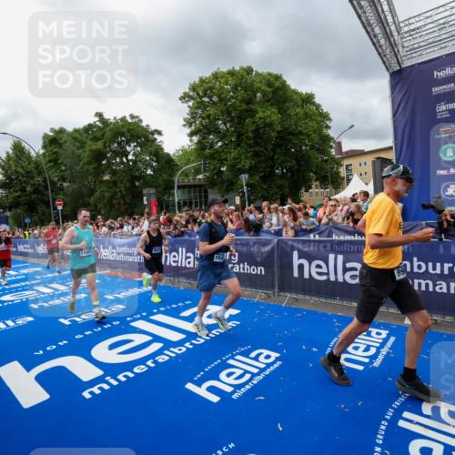 29.06.2025 - hella hamburg halbmarathon Zöllner http://msf.ph/oto/8443369 29.06.2025 10:56:52 Ziel 1955, 2378, 2741, 3836, 5418, 6835, 7716, 8825, 8996, 13816, 14369, 14461, 15134, 15431, 16008, 16009, 16679, 17133, 18634 meine-sportfotos.de