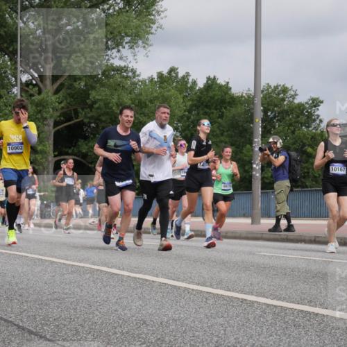 29.06.2025 - hella hamburg halbmarathon Luisa Fischer http://msf.ph/oto/8443374 29.06.2025 10:25:15 Kennedybrücke 3172, 1323, 196, 10902, 16154, 2919, 29, 198, 1455, 6676, 10167, 1269, 1294, 1963, 2009, 2063, 2919, 3172, 4375, 4376, 6676, 8431, 8884, 8954, 9327, 9788, 10167 meine-sportfotos.de