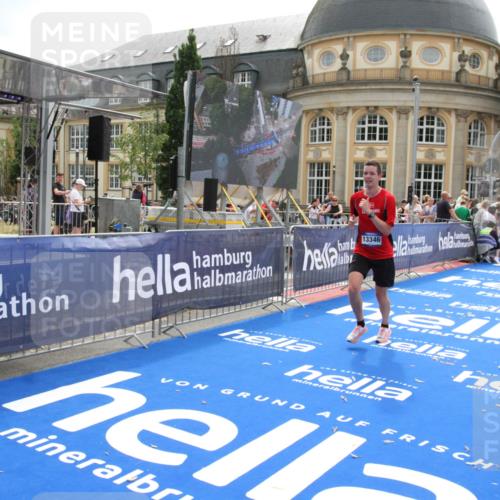 29.06.2025 - hella hamburg halbmarathon Michael Strokosch http://msf.ph/oto/8443406 29.06.2025 10:25:36 Ziel 13346 meine-sportfotos.de