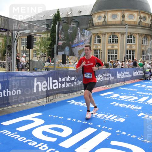 29.06.2025 - hella hamburg halbmarathon Michael Strokosch http://msf.ph/oto/8443416 29.06.2025 10:25:37 Ziel 4338, 13346 meine-sportfotos.de
