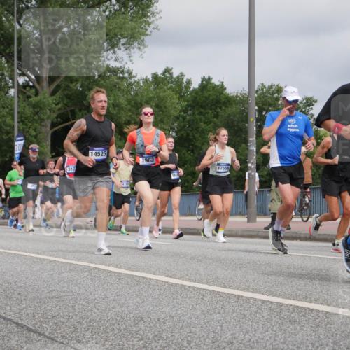 29.06.2025 - hella hamburg halbmarathon Luisa Fischer http://msf.ph/oto/8443426 29.06.2025 10:25:19 Kennedybrücke 1741, 9807, 2, 00, 317, 14525, 1963, 4168, 1615, 17556, 132, 1269, 1294, 1419, 1963, 2063, 2172, 2919, 3108, 3172, 3768, 3946, 4375, 4376, 6676, 8884, 8954, 9807, 10167, 10710 meine-sportfotos.de