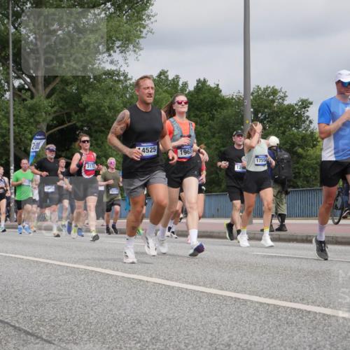 29.06.2025 - hella hamburg halbmarathon Luisa Fischer http://msf.ph/oto/8443430 29.06.2025 10:25:20 Kennedybrücke 17416, 807, 2, 00, 1866, 3172, 10710, 4525, 1963, 1294, 17556, 1294, 1419, 1963, 2063, 2172, 2919, 3108, 3172, 3768, 3946, 4375, 4376, 4556, 5079, 6676, 6805, 8884, 8954, 9807, 10167, 10710 meine-sportfotos.de