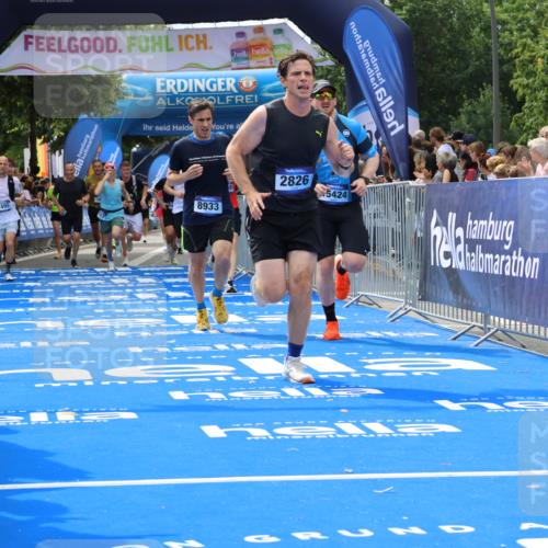 29.06.2025 - hella hamburg halbmarathon Strokosch-Dieckow http://msf.ph/oto/8443467 29.06.2025 10:40:05 Ziel 2826, 3547, 4381, 5007, 5050, 5375, 5409, 5508, 5916, 6080, 7495, 8933, 10968, 11731, 12091, 13514, 13667, 15424, 17973, 18979 meine-sportfotos.de