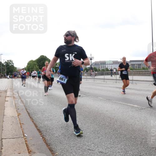 29.06.2025 - hella hamburg halbmarathon Lena Gebhardt http://msf.ph/oto/8443495 29.06.2025 10:29:42 Lombardsbrücke 12099, 661, 1063, 1097, 1230, 1661, 1694, 2302, 2699, 3179, 3311, 3524, 3613, 4349, 4373, 4395, 4580, 5063, 5350, 6285, 6725, 7449, 7517, 7832, 8388, 8812, 8941, 9095, 9714, 9937, 10322, 10641, 10808, 10996, 11249, 11269, 11376, 11444, 11634, 11792, 11803, 11989, 12086, 12216, 12227, 12305, 12537, 12958, 13031, 13382, 13810, 14644, 15266, 16306, 16659, 16662, 16676, 17496, 17529, 17945, 18298, 18299, 18385, 18414 meine-sportfotos.de