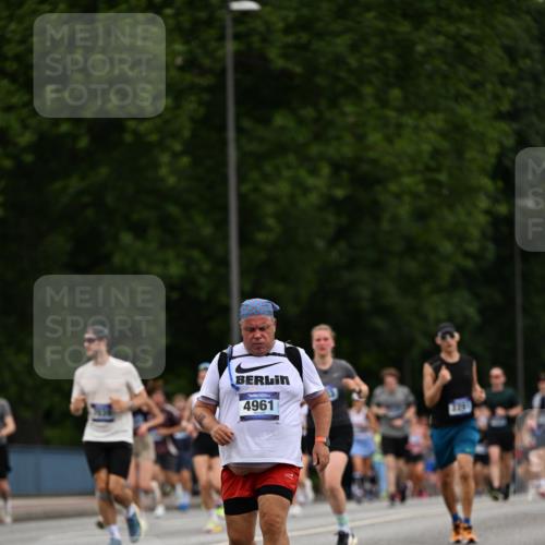 29.06.2025 - hella hamburg halbmarathon Dr. Thomas Lammeyer http://msf.ph/oto/8443536 29.06.2025 10:57:34 Kennedybrücke 2291, 4595, 6041, 6044, 7032, 7039, 7690, 7890, 8414, 9368, 10080, 10417, 10490, 10568, 10879, 10981, 11268 meine-sportfotos.de