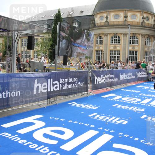 29.06.2025 - hella hamburg halbmarathon Michael Strokosch http://msf.ph/oto/8443563 29.06.2025 10:25:47 Ziel 11228, 14107 meine-sportfotos.de