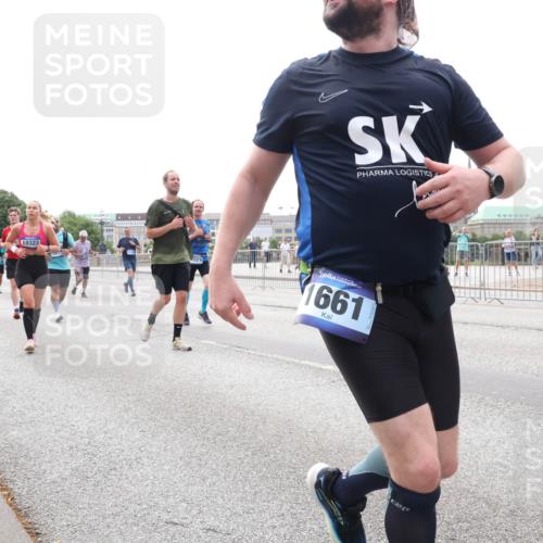 29.06.2025 - hella hamburg halbmarathon Lena Gebhardt http://msf.ph/oto/8443572 29.06.2025 10:29:43 Lombardsbrücke 10322, 221, 1661, 12099, 2016, 1063, 1097, 1230, 1661, 1694, 2302, 2699, 3179, 3311, 3524, 3613, 4349, 4373, 4395, 4580, 5063, 5322, 5350, 6285, 6725, 7517, 7832, 8388, 8812, 8941, 9095, 9714, 9937, 10162, 10322, 10641, 10808, 10996, 11249, 11269, 11376, 11444, 11634, 11792, 11803, 11989, 12086, 12216, 12227, 12305, 12537, 12958, 13031, 13382, 13810, 14644, 15266, 16306, 16659, 16662, 16676, 17496, 17529, 17945, 18298, 18299, 18385, 18414 meine-sportfotos.de