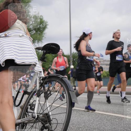 29.06.2025 - hella hamburg halbmarathon Luisa Fischer http://msf.ph/oto/8443578 29.06.2025 10:25:29 Kennedybrücke 079, 3946, 1419, 1598, 2172, 2351, 3108, 3458, 3735, 3768, 3910, 3946, 4113, 4114, 4556, 4829, 5079, 6030, 6303, 6805, 6849, 6977, 7097, 7162, 7794, 9204, 9516, 9807, 10241, 10663, 10710 meine-sportfotos.de