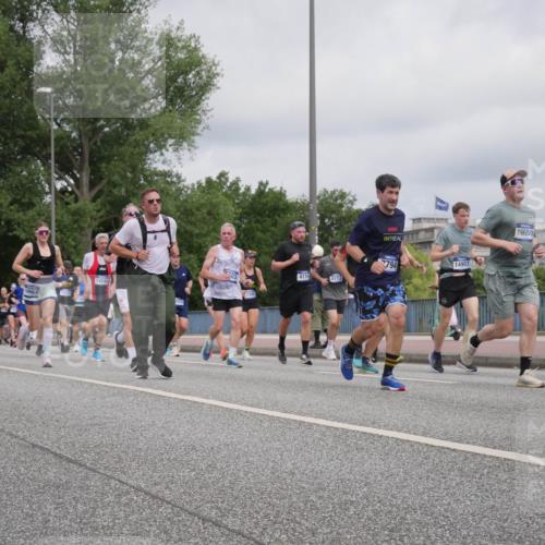 29.06.2025 - hella hamburg halbmarathon Luisa Fischer http://msf.ph/oto/8443583 29.06.2025 10:25:31 Kennedybrücke 6849, 097, 10663, 14333, 14240, 794, 03, 4114, 4113, 159, 14903, 16650, 1598, 2172, 2351, 3108, 3458, 3735, 3768, 3910, 3946, 4113, 4114, 4556, 4829, 5079, 6030, 6303, 6307, 6805, 6849, 6977, 7097, 7162, 7794, 8511, 9204, 9516, 10241, 10663, 10710 meine-sportfotos.de