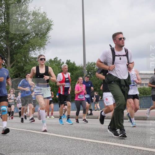 29.06.2025 - hella hamburg halbmarathon Luisa Fischer http://msf.ph/oto/8443603 29.06.2025 10:25:33 Kennedybrücke 1046, 4314, 3910, 10663, 4240, 6977, 15445, 03, 4113, 4114, 1598, 2351, 3458, 3735, 3910, 4113, 4114, 4556, 4829, 5079, 6030, 6303, 6307, 6805, 6849, 6977, 7097, 7162, 7794, 8511, 9204, 9516, 10241, 10663 meine-sportfotos.de
