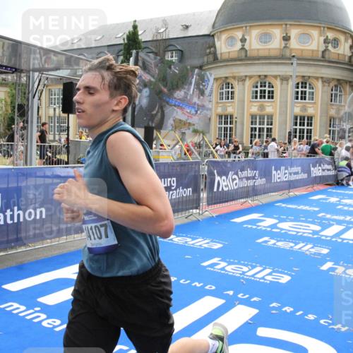 29.06.2025 - hella hamburg halbmarathon Michael Strokosch http://msf.ph/oto/8443607 29.06.2025 10:25:48 Ziel 11228, 14107 meine-sportfotos.de