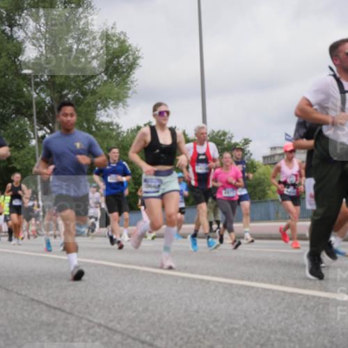 29.06.2025 - hella hamburg halbmarathon Luisa Fischer http://msf.ph/oto/8443609 29.06.2025 10:25:33 Kennedybrücke 6849, 1598, 2351, 3458, 3735, 3910, 4113, 4114, 4556, 4829, 5079, 6030, 6303, 6307, 6805, 6849, 6977, 7097, 7162, 7794, 8511, 9204, 9516, 10241, 10663 meine-sportfotos.de